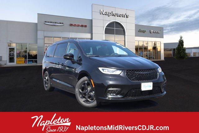 new 2025 Chrysler Pacifica Hybrid car, priced at $47,629