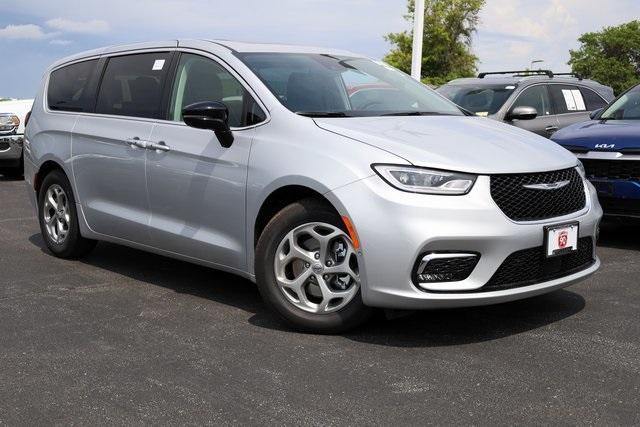 new 2024 Chrysler Pacifica car, priced at $50,477