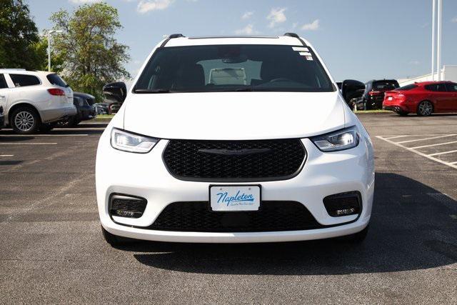 new 2025 Chrysler Pacifica Hybrid car, priced at $48,505