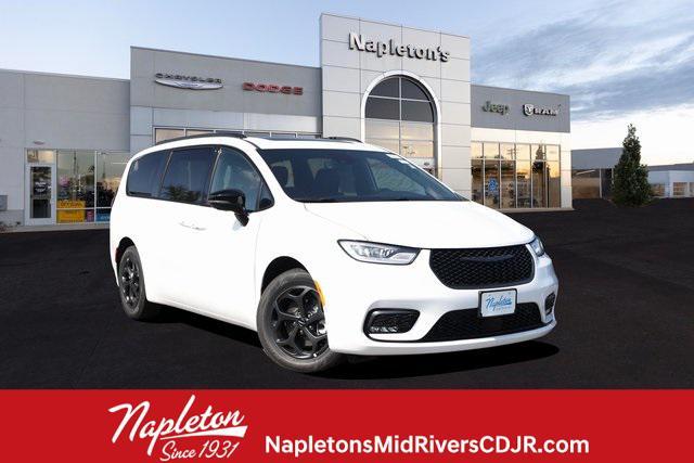 new 2025 Chrysler Pacifica Hybrid car, priced at $48,505