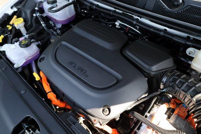 new 2025 Chrysler Pacifica Hybrid car, priced at $48,505