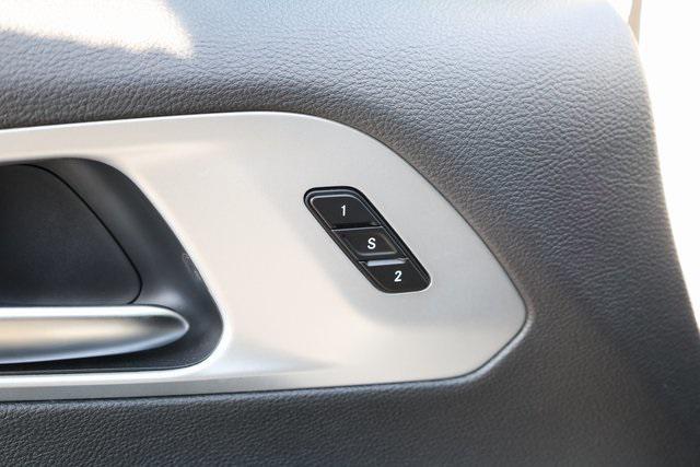 new 2025 Chrysler Pacifica Hybrid car, priced at $48,505