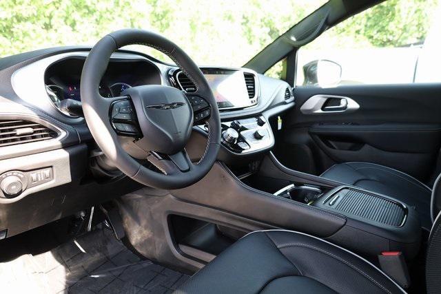 new 2025 Chrysler Pacifica Hybrid car, priced at $48,505