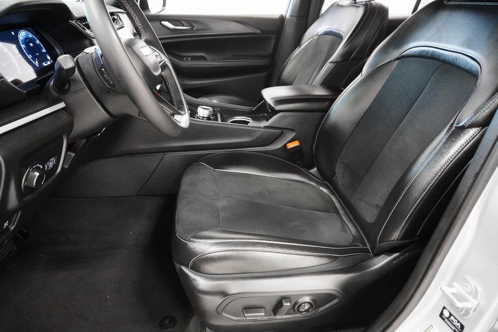 used 2024 Jeep Grand Cherokee car, priced at $31,200