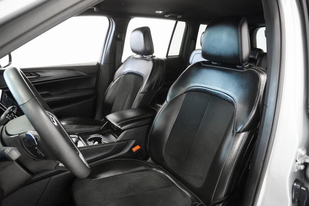 used 2024 Jeep Grand Cherokee car, priced at $31,200