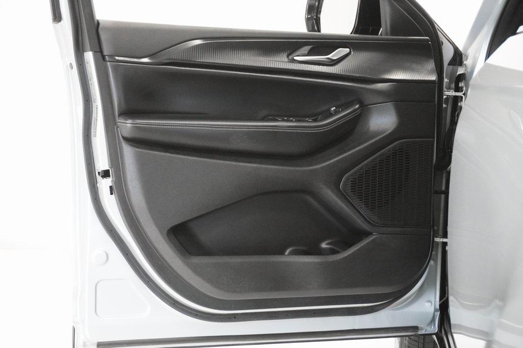 used 2024 Jeep Grand Cherokee car, priced at $31,200