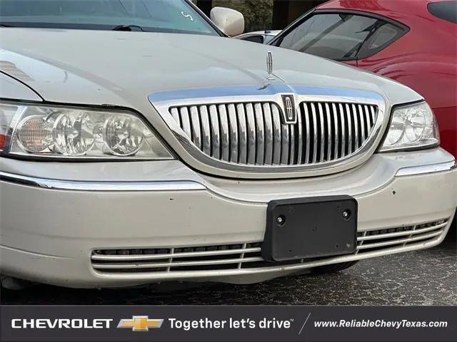 used 2007 Lincoln Town Car car, priced at $5,592