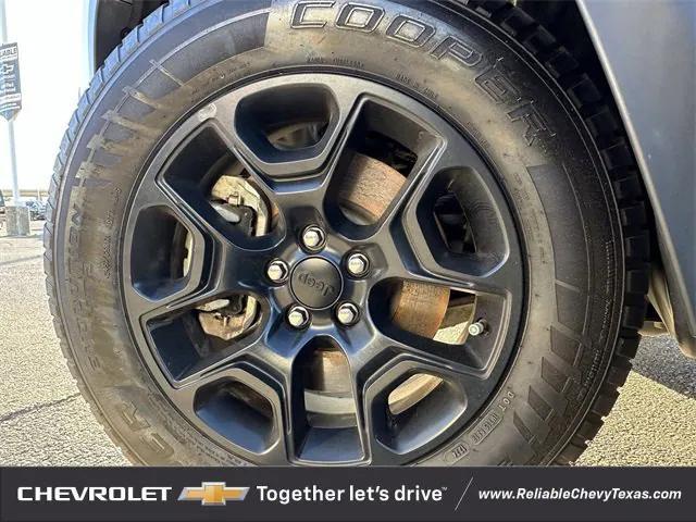 used 2022 Jeep Cherokee car, priced at $19,991