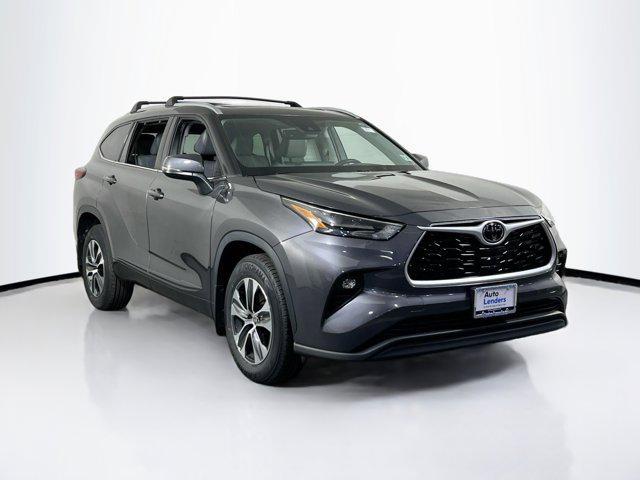 used 2022 Toyota Highlander car, priced at $36,718