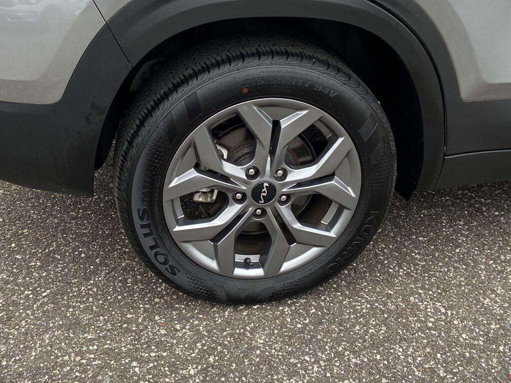 used 2025 Kia Seltos car, priced at $24,622