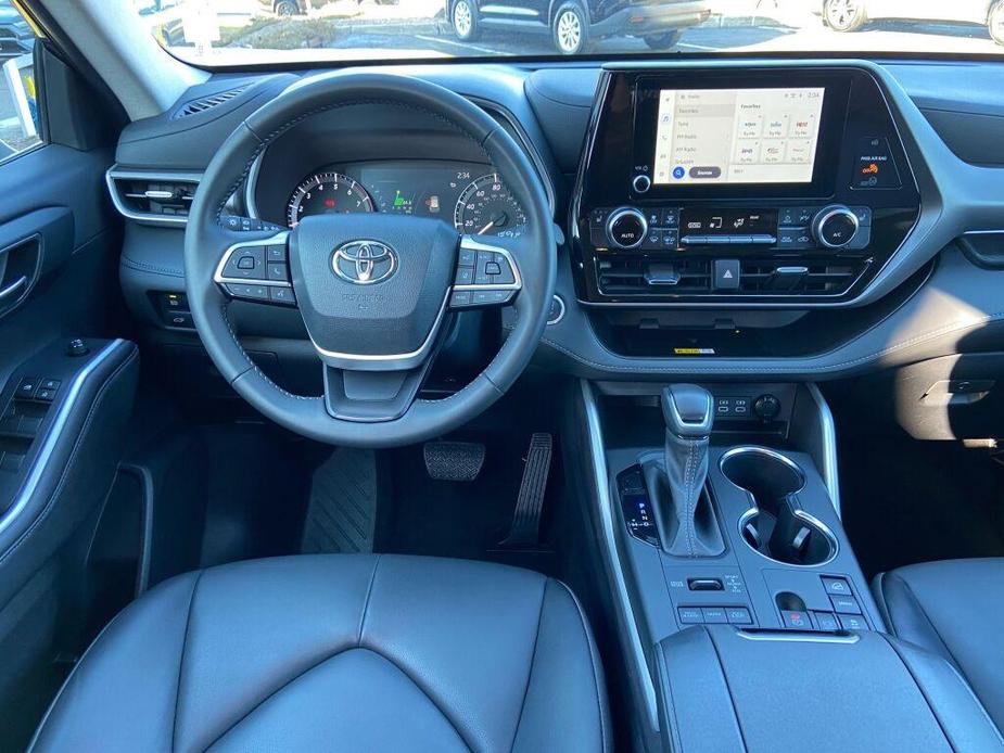 used 2024 Toyota Highlander car, priced at $44,791