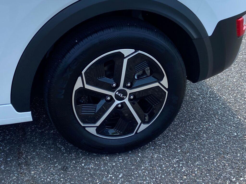 used 2024 Kia Niro car, priced at $25,671