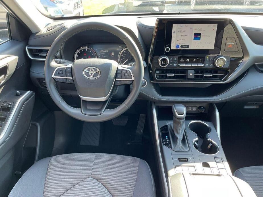 used 2024 Toyota Highlander car, priced at $41,991