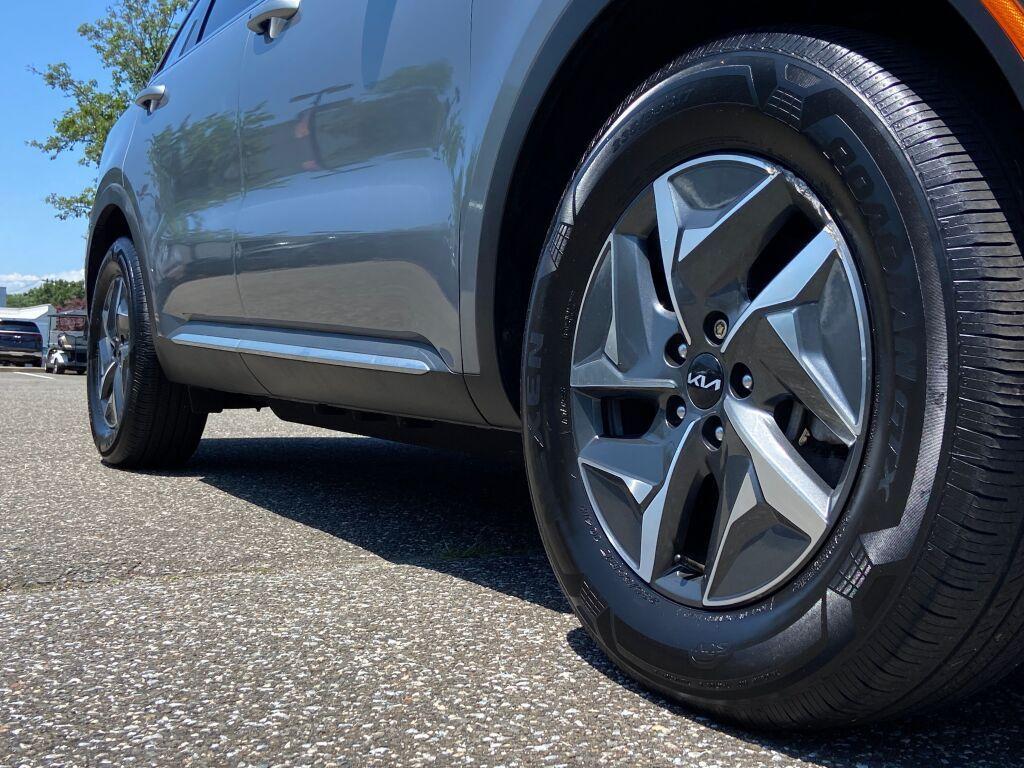 used 2022 Kia Sorento Hybrid car, priced at $29,993