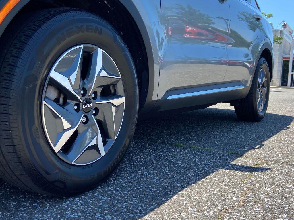 used 2022 Kia Sorento Hybrid car, priced at $29,993