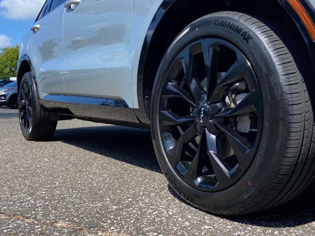 used 2022 Kia Sorento car, priced at $31,294
