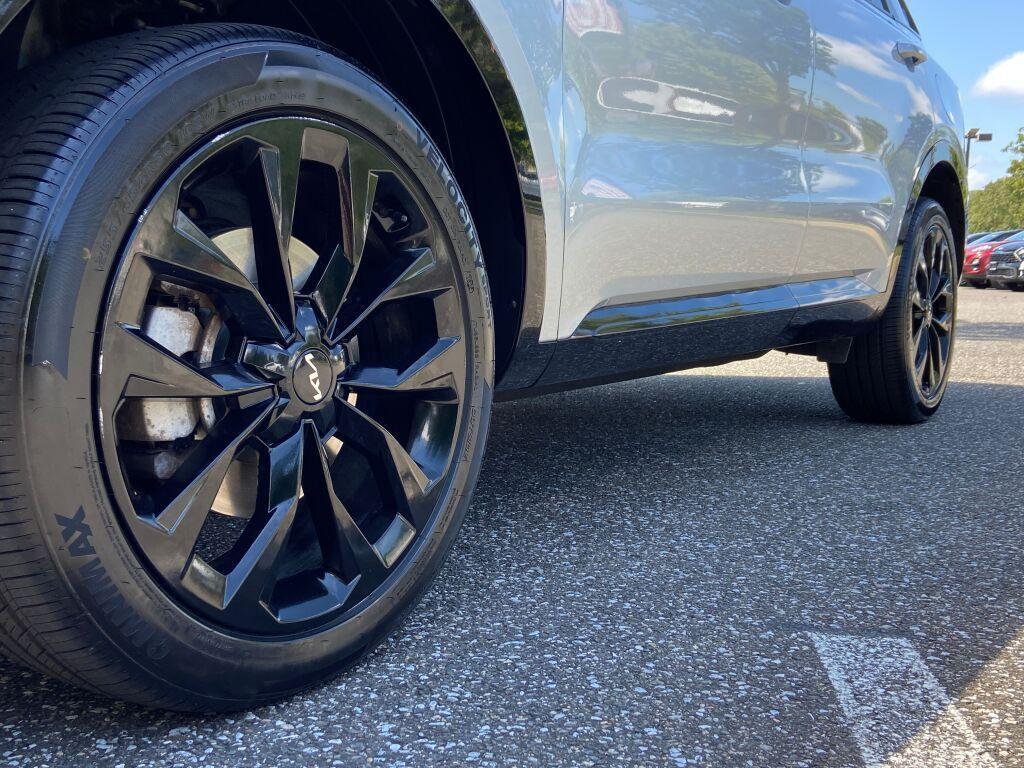 used 2022 Kia Sorento car, priced at $31,294