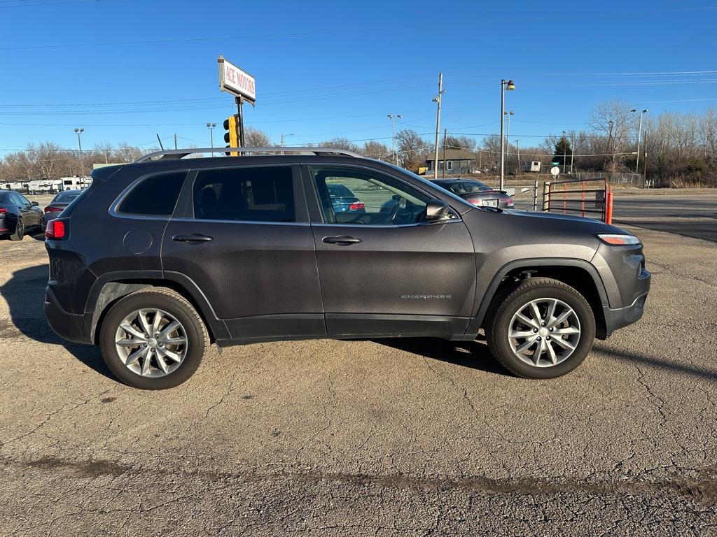 used 2018 Jeep Cherokee car, priced at $12,995