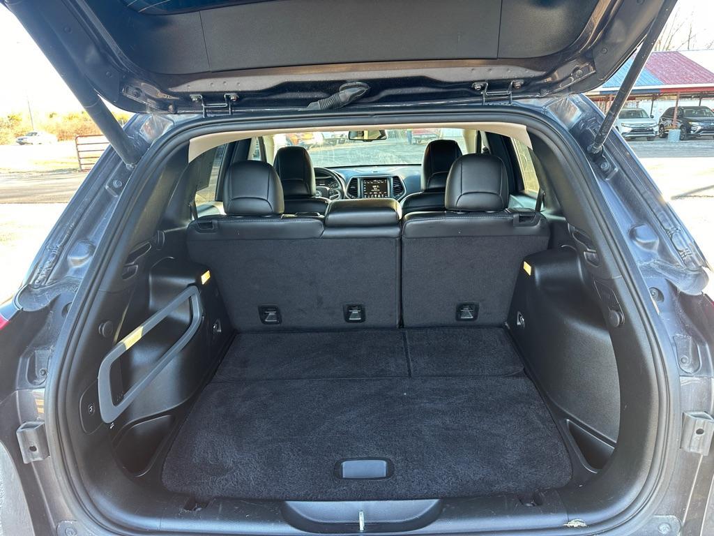 used 2018 Jeep Cherokee car, priced at $12,995