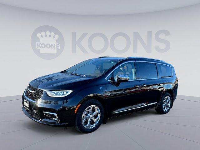 used 2021 Chrysler Pacifica Hybrid car, priced at $31,800