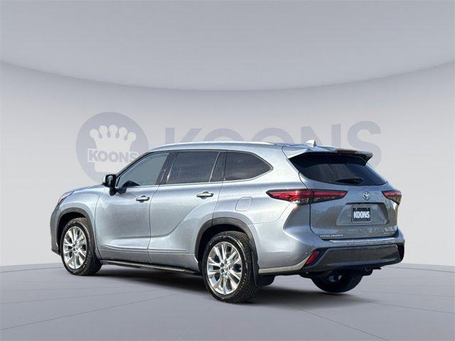 used 2021 Toyota Highlander car, priced at $28,500