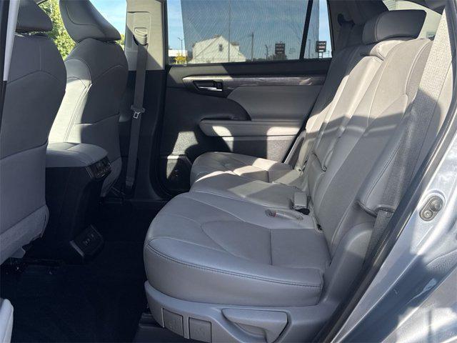 used 2021 Toyota Highlander car, priced at $28,500