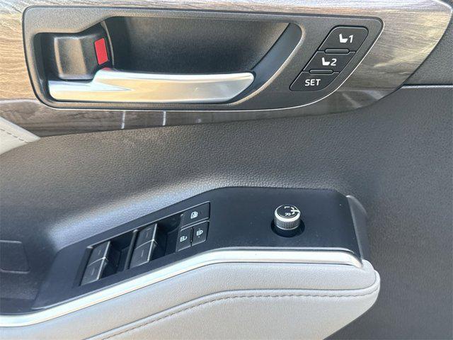 used 2021 Toyota Highlander car, priced at $28,500