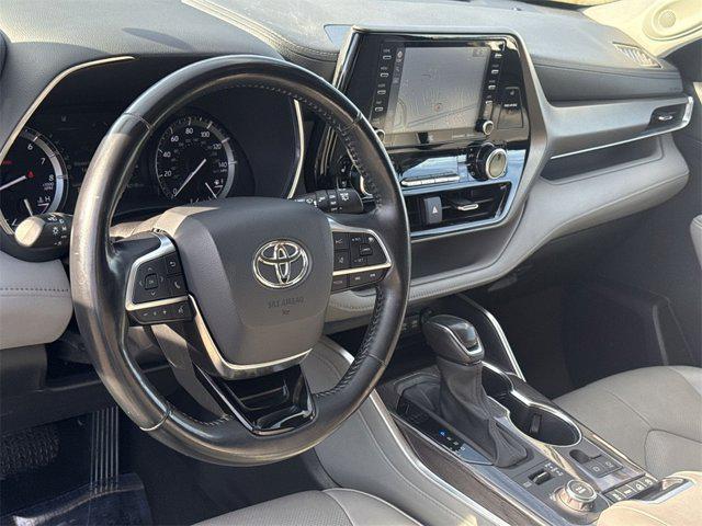 used 2021 Toyota Highlander car, priced at $28,500