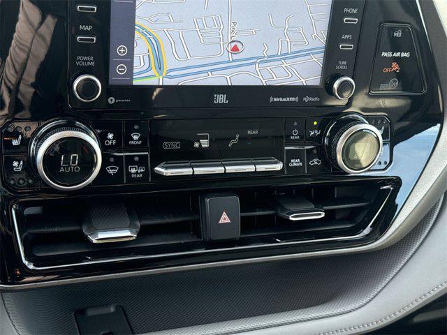 used 2021 Toyota Highlander car, priced at $28,500