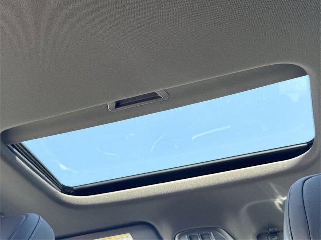 new 2025 Buick Envista car, priced at $26,000