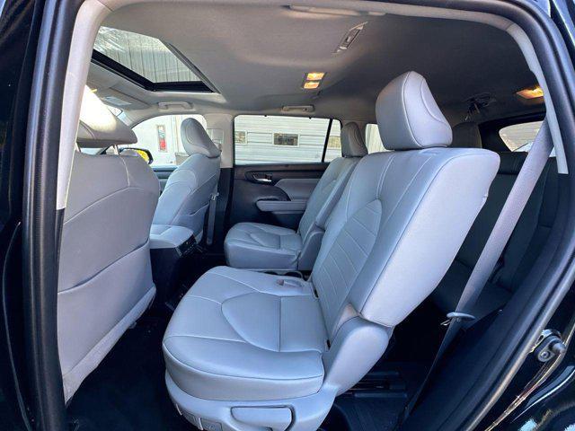 used 2021 Toyota Highlander car, priced at $31,800