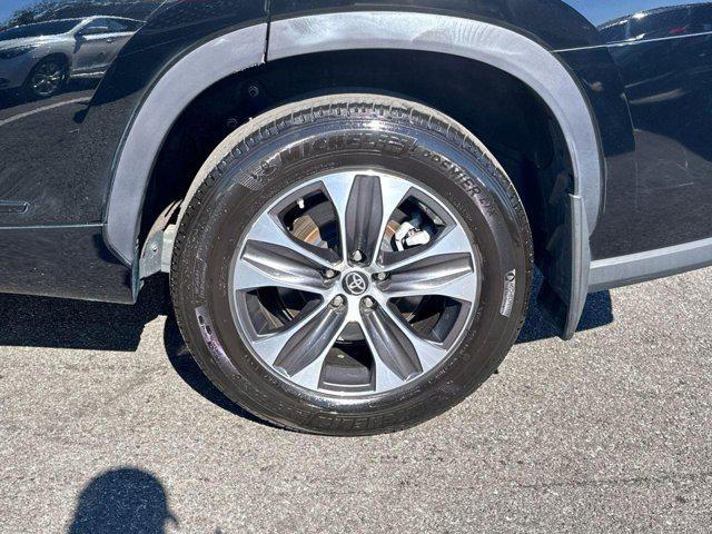 used 2021 Toyota Highlander car, priced at $31,800