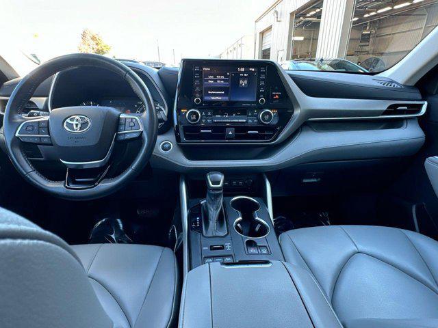 used 2021 Toyota Highlander car, priced at $31,800