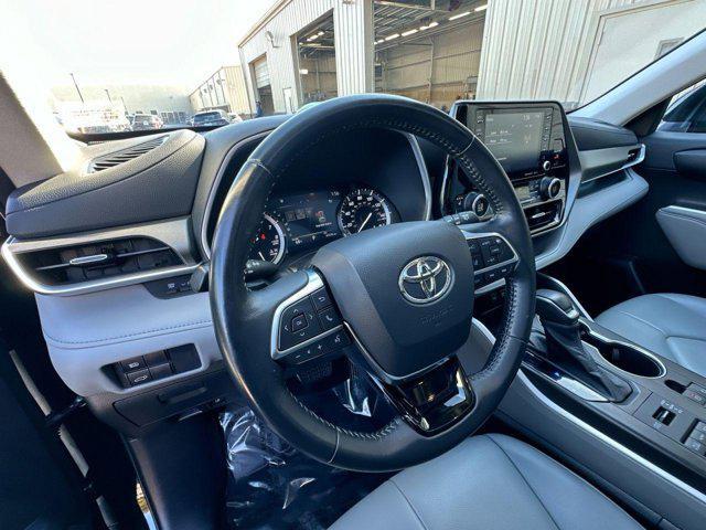 used 2021 Toyota Highlander car, priced at $31,800