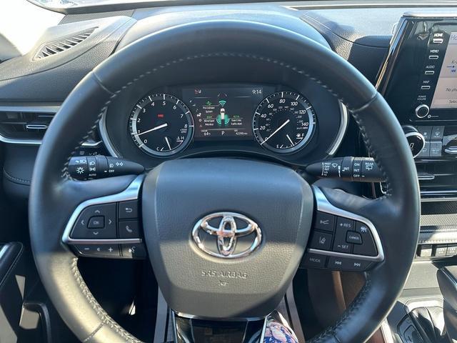 used 2021 Toyota Highlander car, priced at $34,700