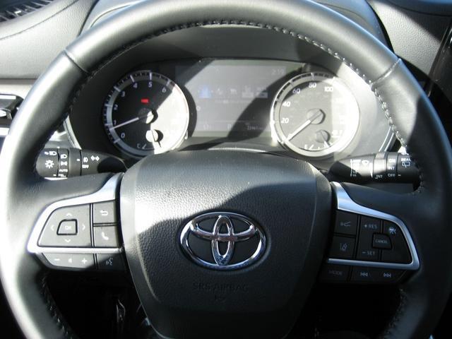 used 2023 Toyota Highlander car, priced at $36,500