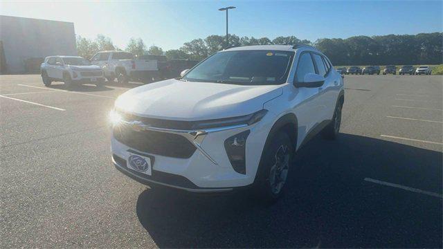 new 2025 Chevrolet Trax car, priced at $23,885