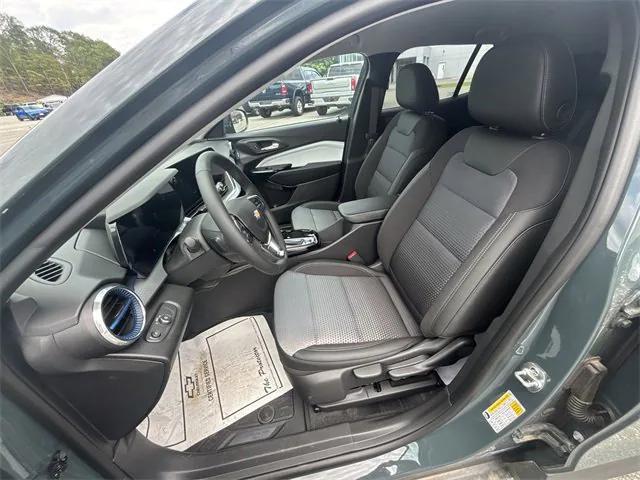 new 2025 Chevrolet Trax car, priced at $24,310