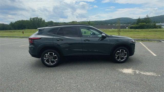 new 2025 Chevrolet Trax car, priced at $24,310