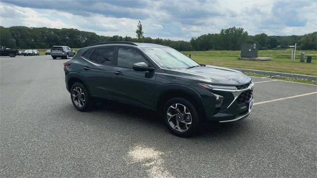 new 2025 Chevrolet Trax car, priced at $24,310
