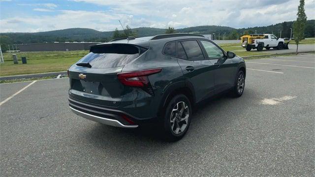 new 2025 Chevrolet Trax car, priced at $24,310