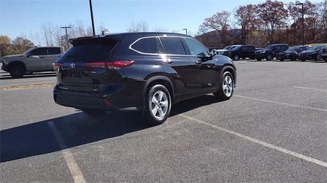 used 2022 Toyota Highlander car, priced at $31,780