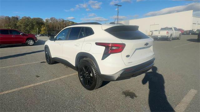 used 2025 Chevrolet Trax car, priced at $23,999