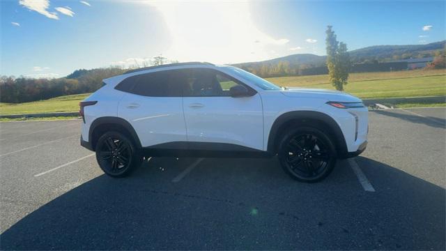 used 2025 Chevrolet Trax car, priced at $23,999
