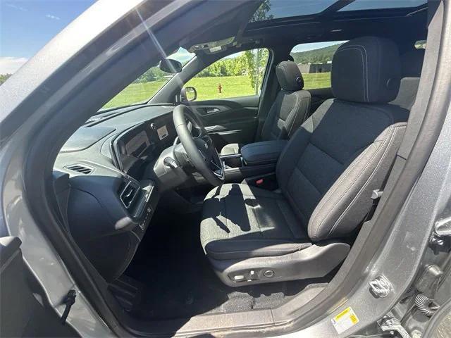 new 2025 Chevrolet Traverse car, priced at $44,990