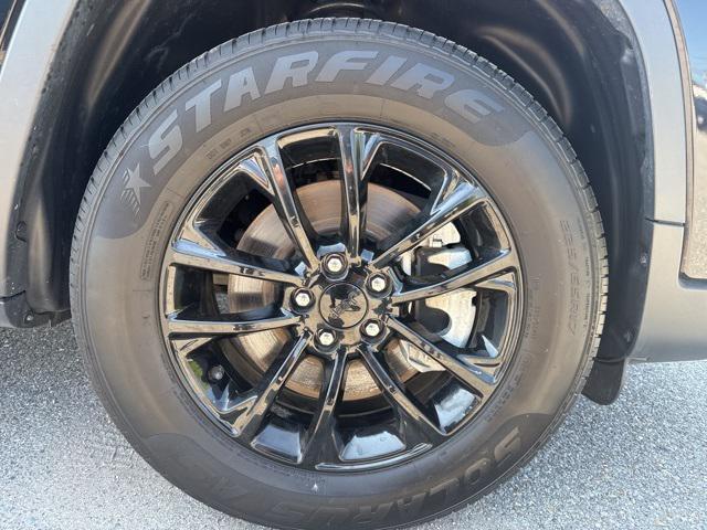 used 2023 Jeep Cherokee car, priced at $21,499