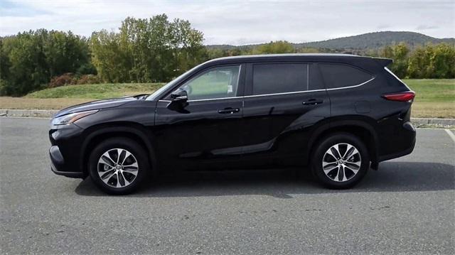 used 2023 Toyota Highlander car, priced at $38,999