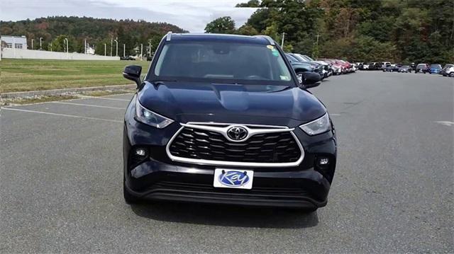 used 2023 Toyota Highlander car, priced at $38,999