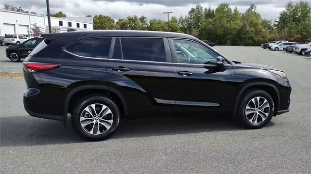 used 2023 Toyota Highlander car, priced at $38,999