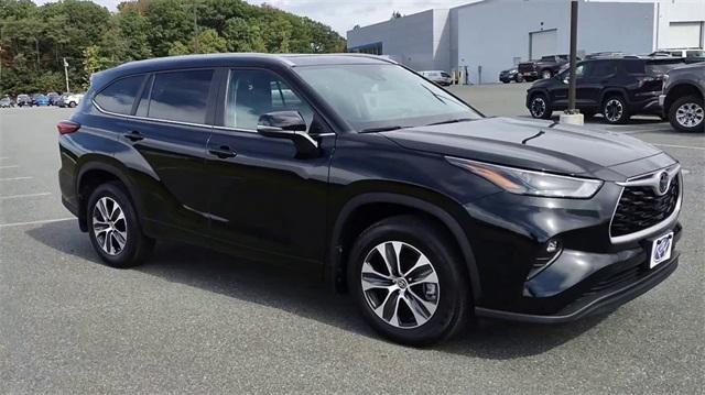 used 2023 Toyota Highlander car, priced at $38,999